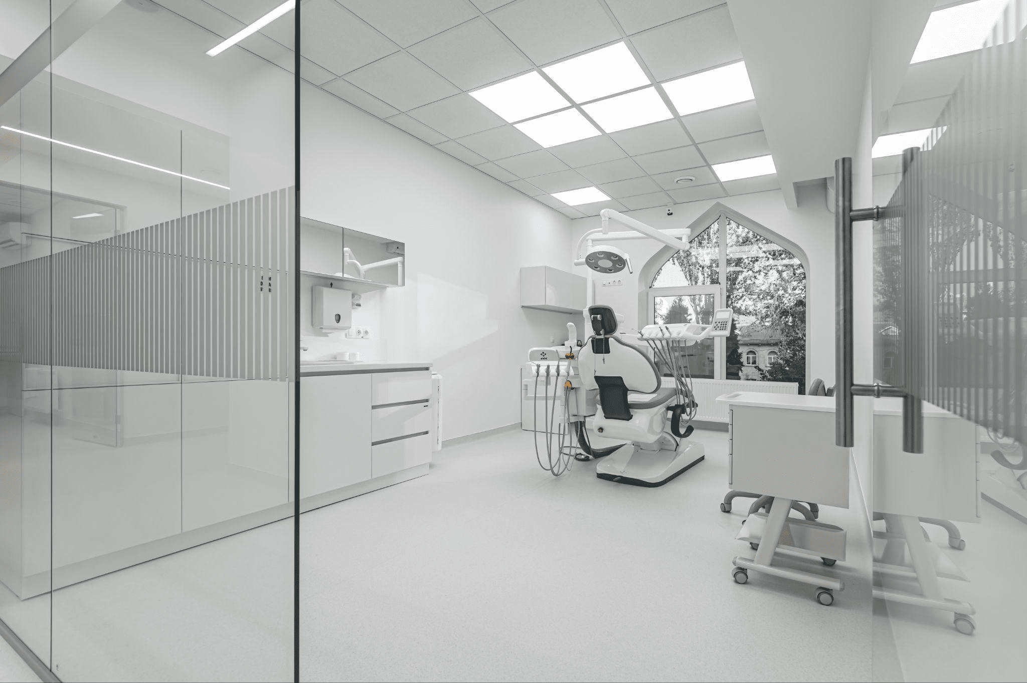 親知らずは口腔外科でしか抜けない？一般歯科との違い