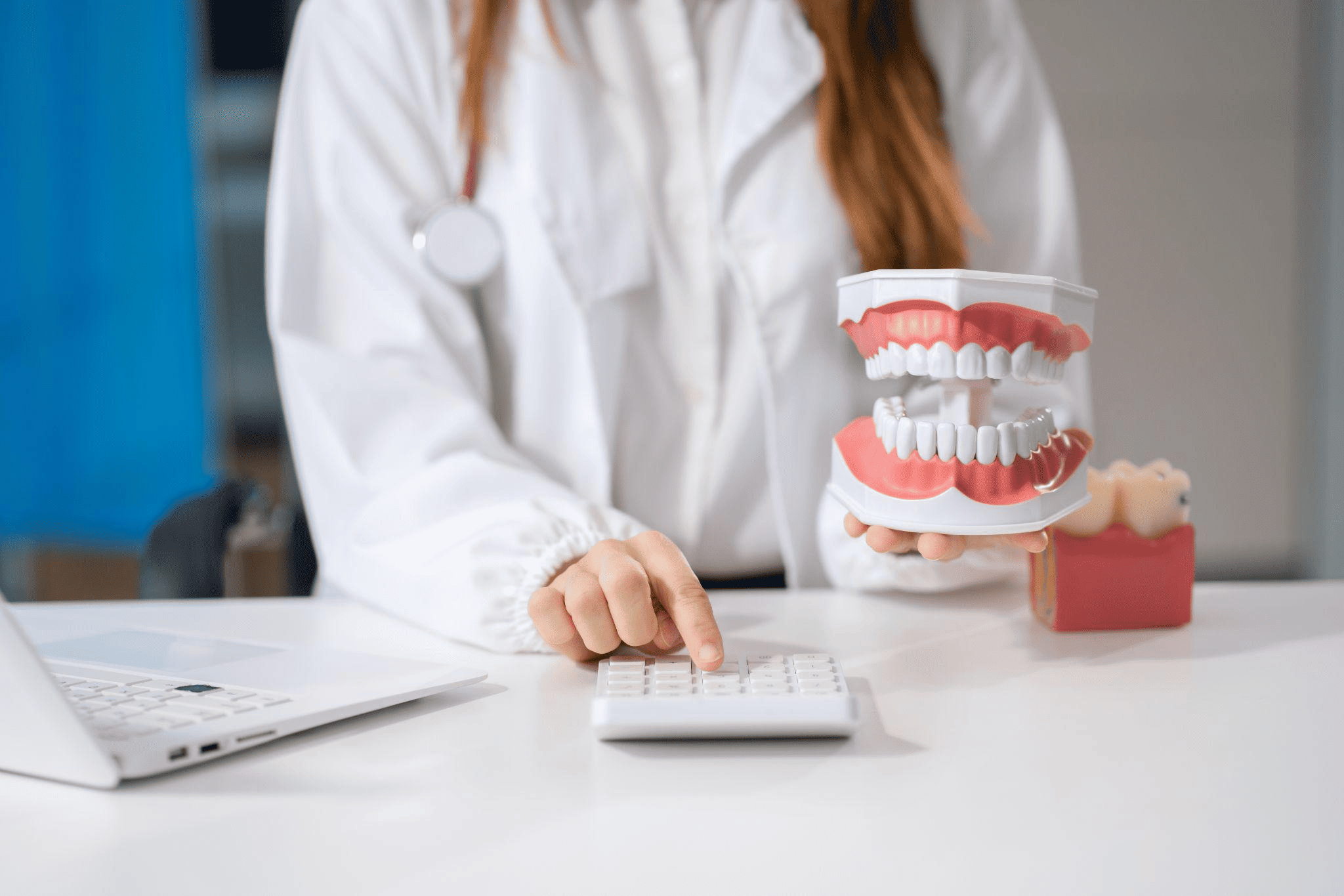 審美歯科の治療費を抑えるポイント