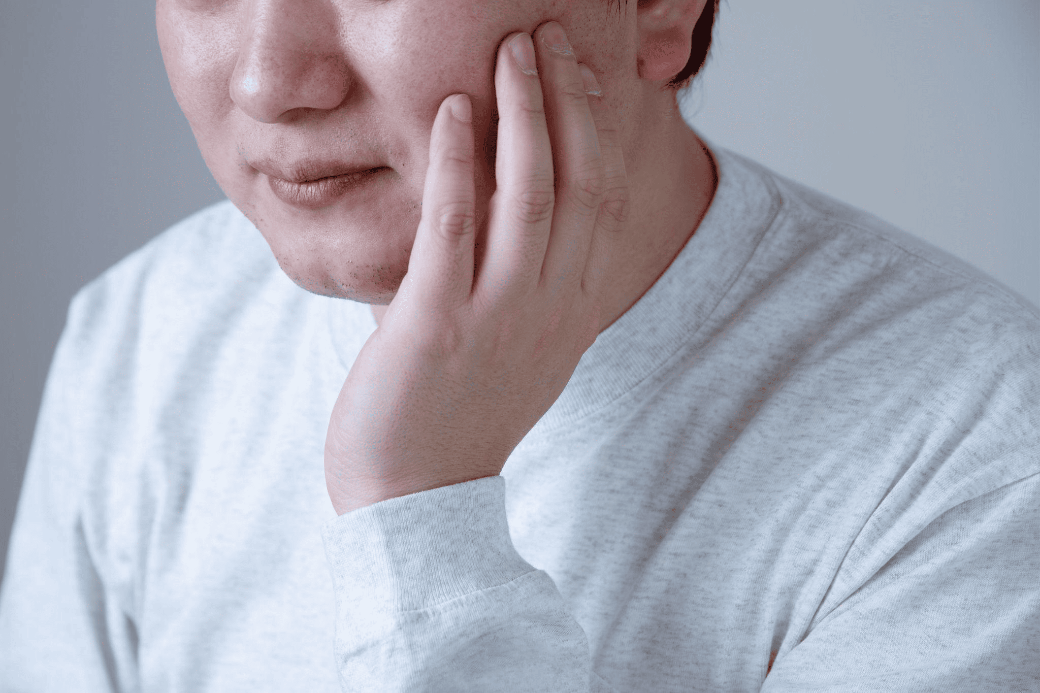 突然口が開かない状態になったときの直し方は？原因や治療方法について解説